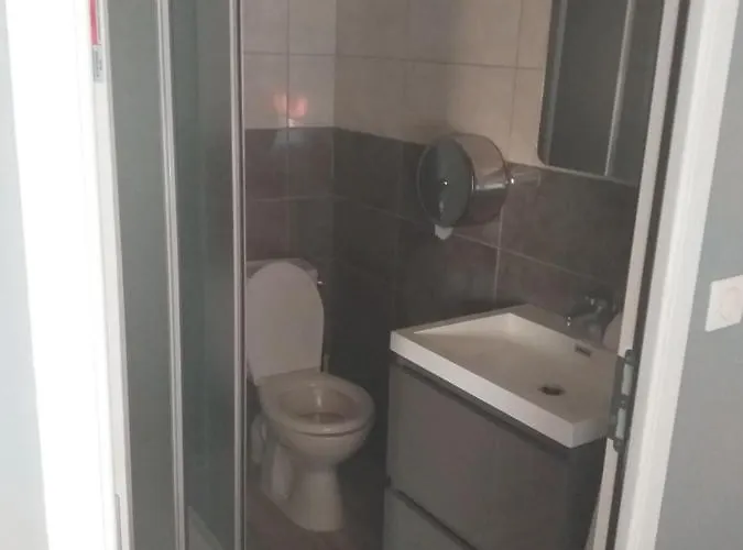 L'oberge Hotel Arlos