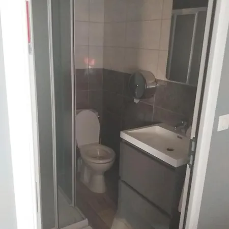 L'oberge Hotel Arlos